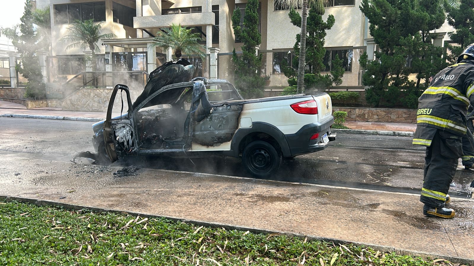  Jardim Aquarius, Corpo de Bombeiros, incêndio em veículo, São José dos Campos