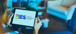 Estudantes poderão renegociar dívidas do Fies com descontos de até 99%
