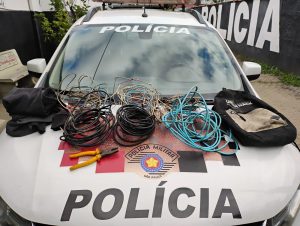 Homem foi preso em flagrante após tentativa de fuga pelo telhado de residência em Ubatuba