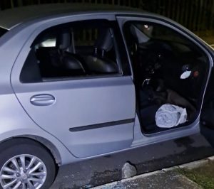 Mulher foi presa por tentativa de furto a veículo