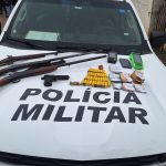 Operação da Polícia Militar Ambiental apreendeu armas, carnes impróprias e aves silvestres em Jacareí.