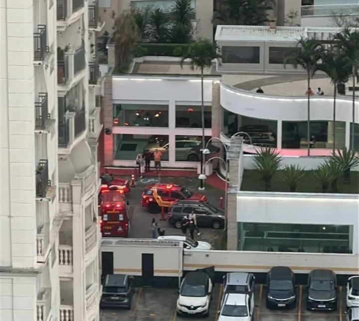 Corpo de Bombeiros atua em incêndio registrado em apartamento no Jardim Esplanada, em São José dos Campos