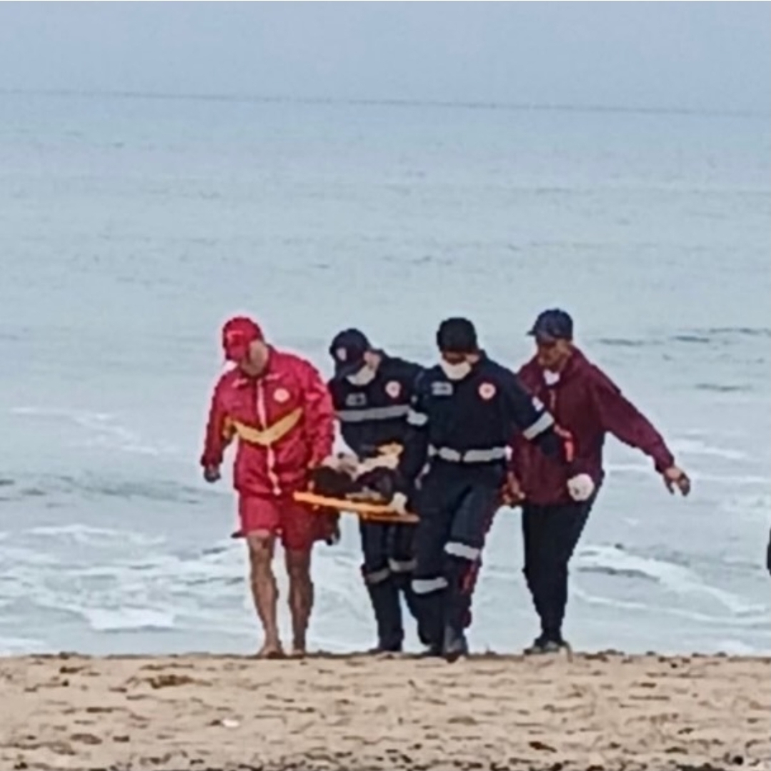 Afogamento em Caraguatatuba deixa mulher grave