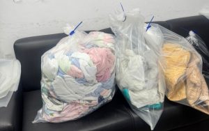 Polícia apreendeu peças de roupas furtadas em shopping de São José dos Campos