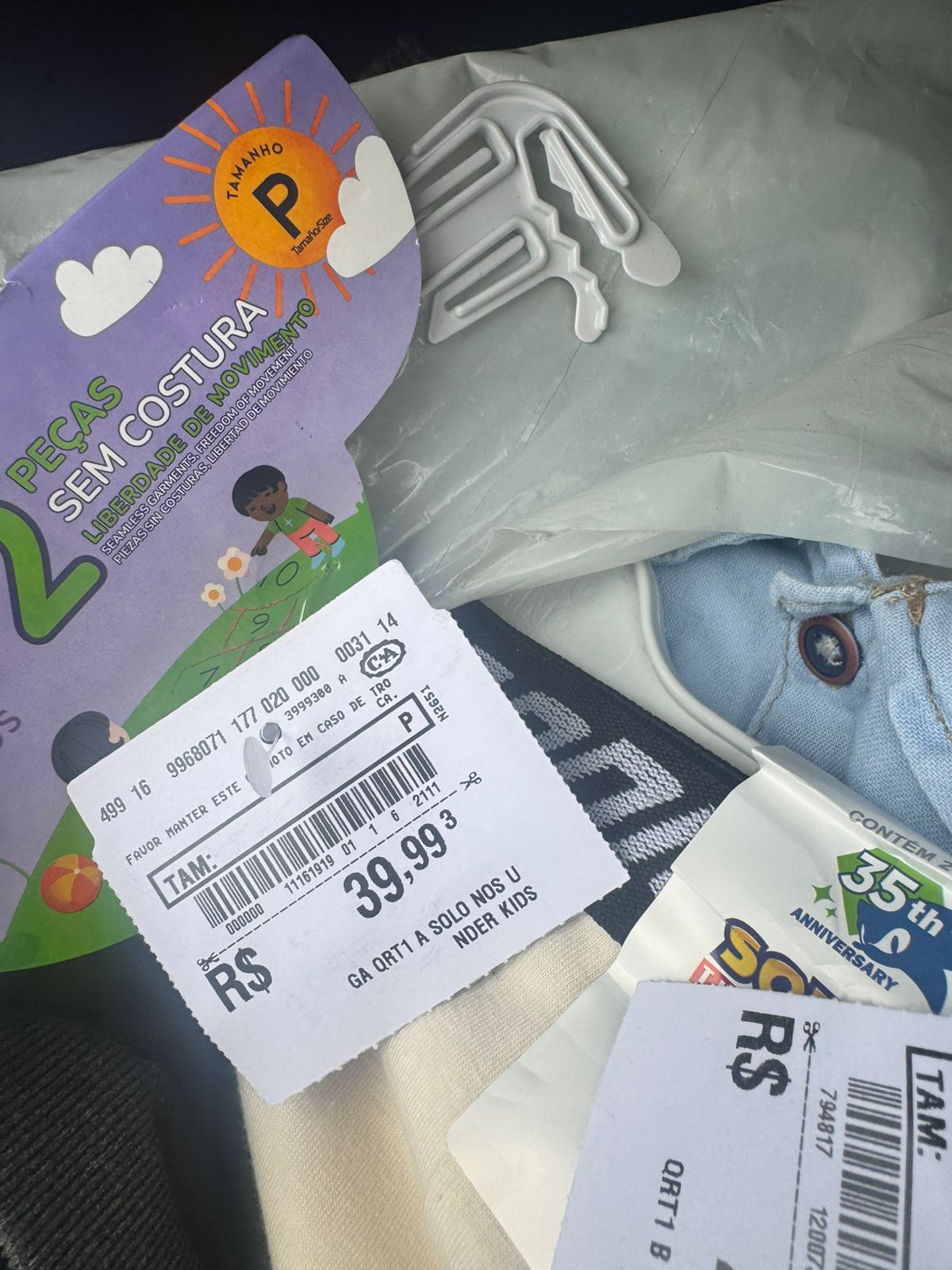 Roupas furtadas em shopping foram apreendidas pela PM em São José dos Campos; duas mulheres foram presas em flagrante