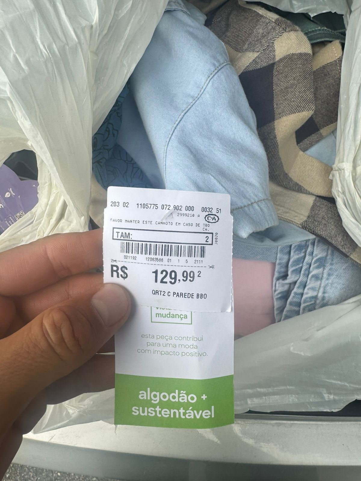 Roupas furtadas em shopping foram apreendidas pela PM em São José dos Campos; duas mulheres foram presas em flagrante
