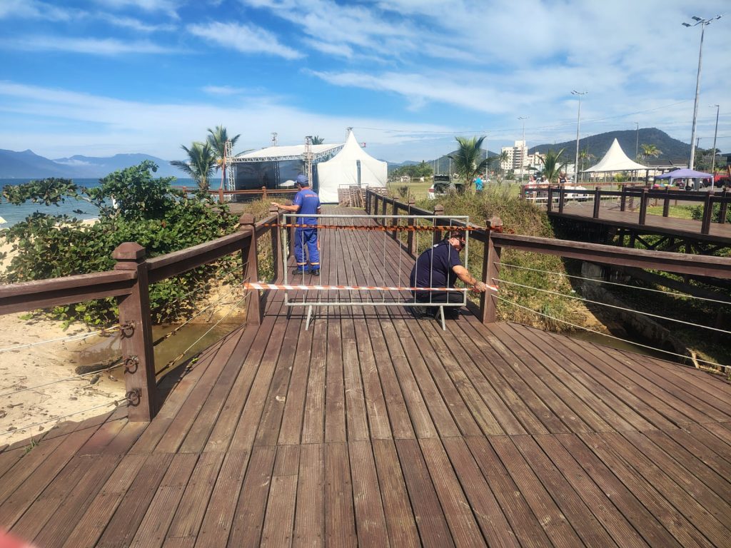 Por risco de desabamento, deck no Massaguaçu, em Caraguá, é interditado!