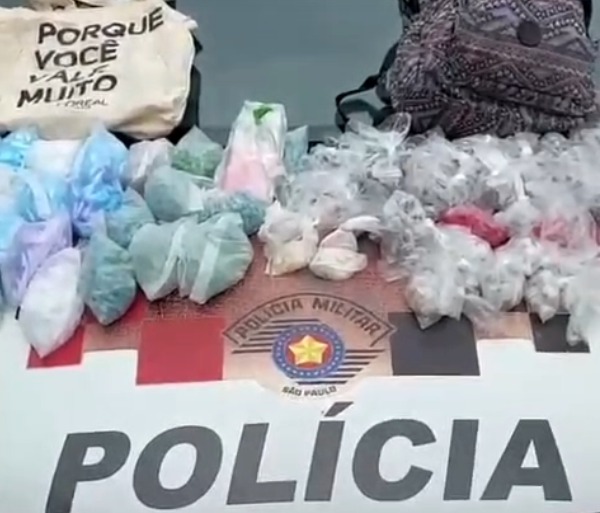 PM estoura 'casa bomba', prende traficante e apreende 5 mil porções de drogas em Ubatuba