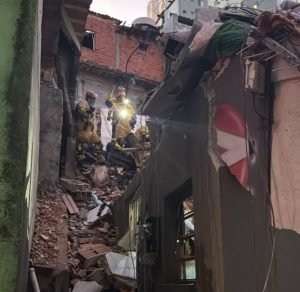 Explosão de gás destrói casas, deixa um morto e feridos no Jaguaré, em São Paulo