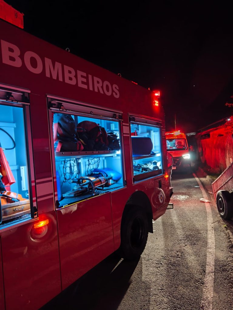 Tragédia no litoral: Incêndio destrói casa e deixa um morto em São Sebastião