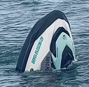 Moto aquática de casal desaparecido é encontrada à deriva em alto-mar a 22 km de Ilhabela
