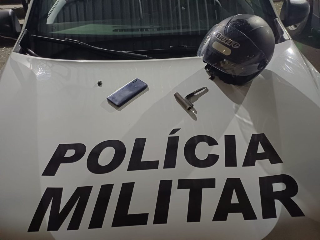 Pedestres alertam PM, que prende dupla em flagrante por tentativa de furto de moto no Aquarius