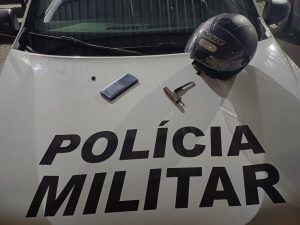 Pedestres alertam PM, que prende dupla em flagrante por tentativa de furto de moto no Aquarius