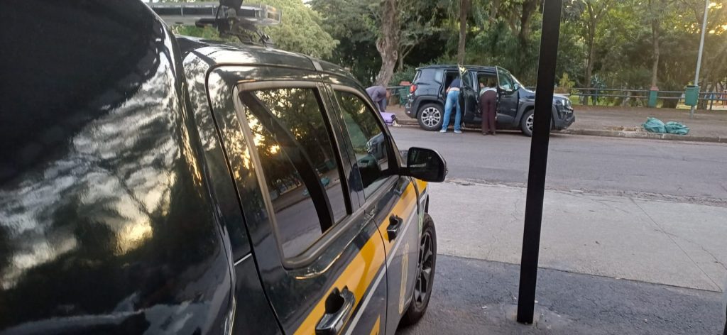 Três chilenos são presos pela PRF na Via Dutra, em São José, por furtos cometidos em Itatiaia