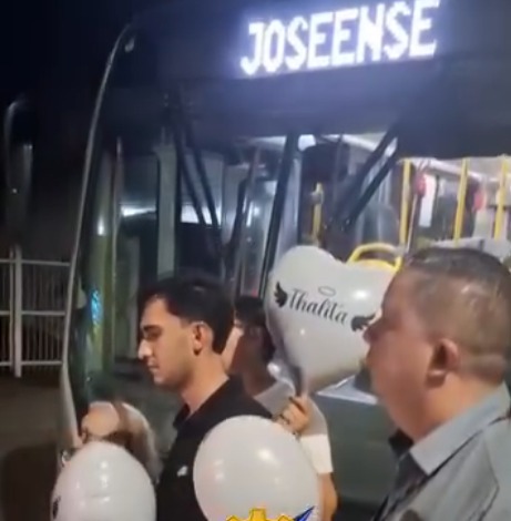 Familiares, colegas e passageiros prestam homenagem emocionante à motorista Thalita em São José dos Campos