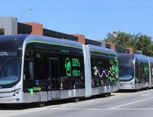 Terror na Linha Verde: Adolescentes são ameaçados com tesoura, agredidos e roubados dentro de ônibus em São José dos Campos