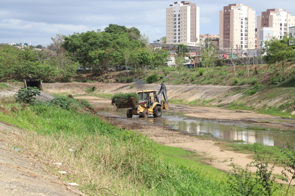 Limpeza dos piscinões do Turi retira 560 toneladas