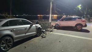 Colisão frontal entre dois carros deixa quatro feridos em São Sebastião