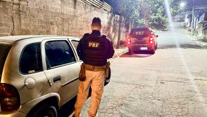 Homem de 55 anos foi resgatado ileso pela PRF após perseguição na Via Dutra, em Santa Isabel.