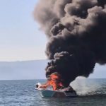 Embarcação pega fogo e afunda entre Ilhabela e São Sebastião