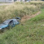 Acidente envolvendo dois carros e uma carreta não deixou feridos na