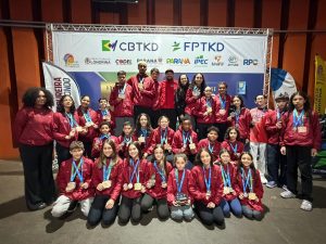 Pindamonhangaba conquista 24 medalhas no taekwondo