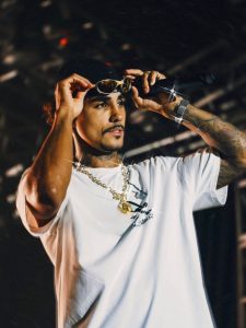 MC Livinho se apresenta neste sábado (27) em São José dos Campos