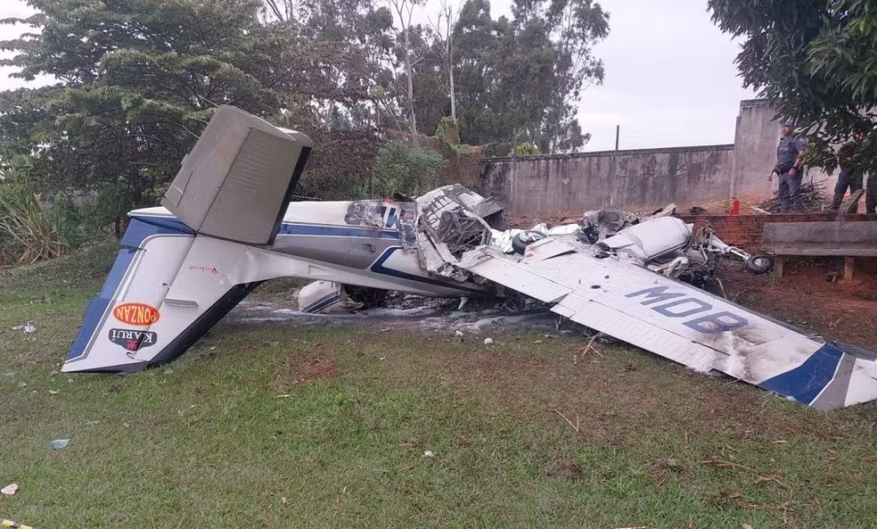 Acidente com avião de pequeno porte deixou dois mortos e um ferido em Marília nesta quarta-feira.