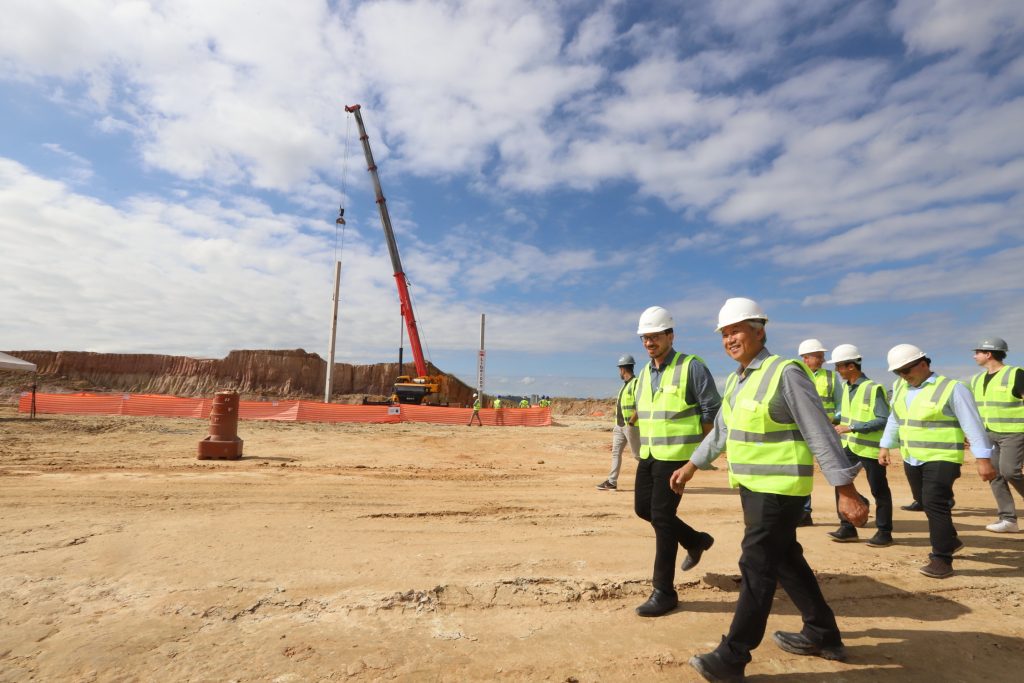 Com previsão de 5 mil empregos, Mercado Livre instala primeiro pilar do novo centro de distribuição em Jacareí