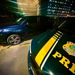 PRF recupera carro furtado no Aeroporto Internacional de Guarulhos; suspeito tenta fugir, mas acaba preso