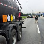 Na Via Dutra, PRF aplica 80 multas em fiscalização de cargas perigosas em Jacareí