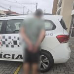 Homem é preso por tentativa de feminicídio após esfaquear mulher no Jardim Uirá