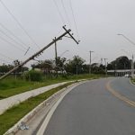 Poste danificado na Via Oeste mobiliza equipes da EDP