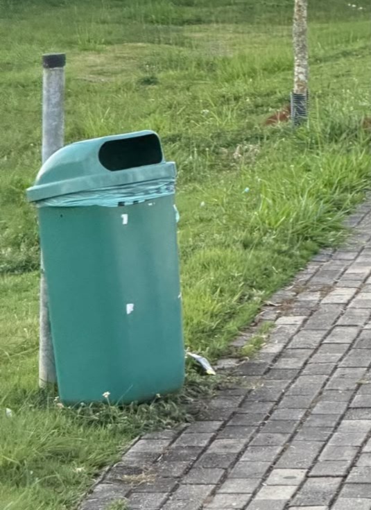 Lixeiras pela Via Oeste e Urbanova
