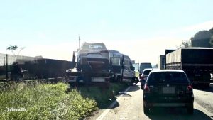 Acidente envolvendo seis veículos foi registrado no km 140,5 da Via Dutra