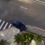 Carro desgovernado no Jardim Aquarius atinge muro de prédio