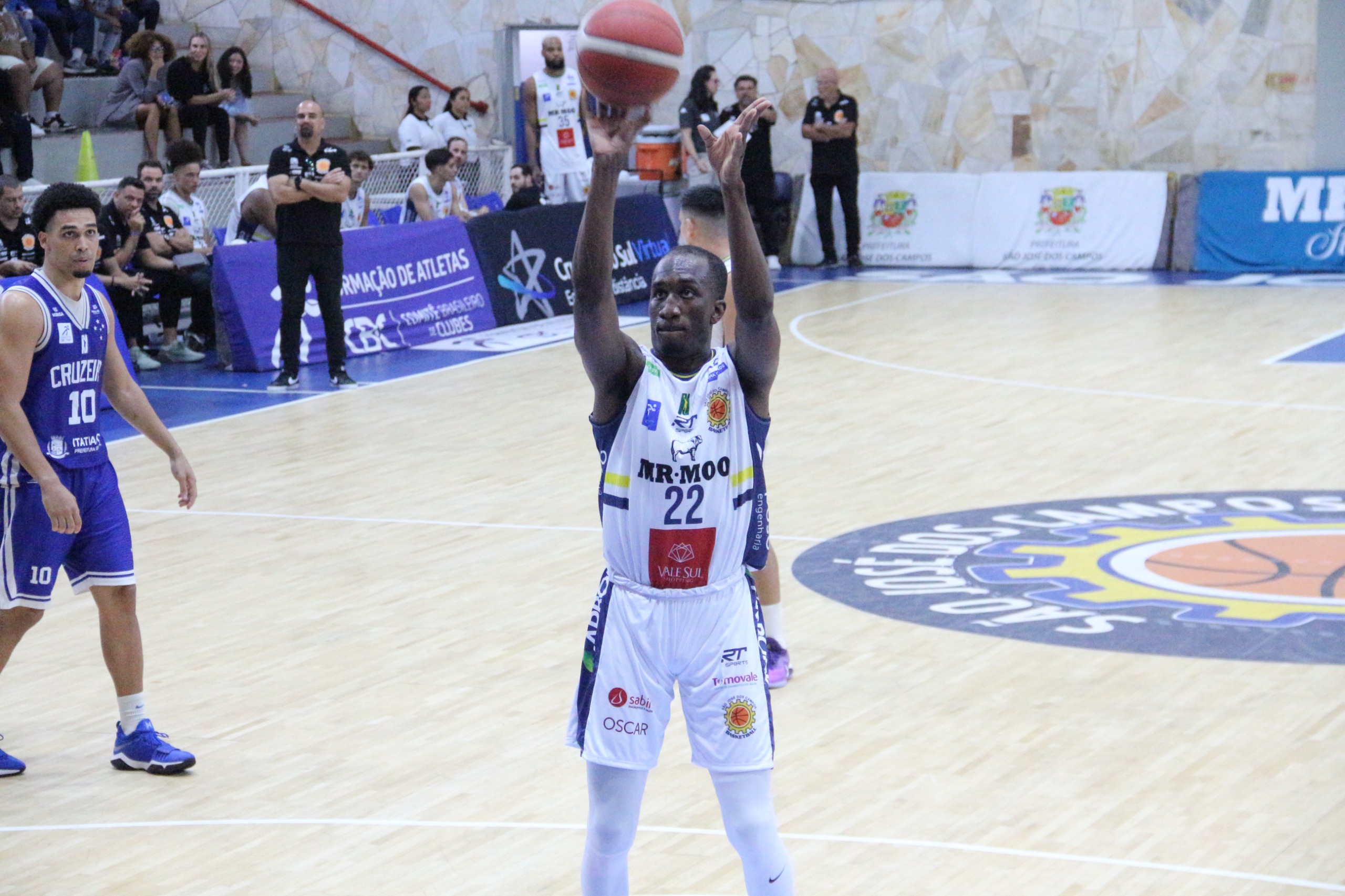 Dexter McClanahan seguirá no São José Basketball para a temporada 2026/27