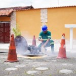 Sabesp inicia testes com fumaça para identificar ligações irregulares de esgoto em São Sebastião