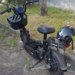 Colisão entre ambulância e moto elétrica deixa mulher e criança feridas na zona sul de São José dos Campos