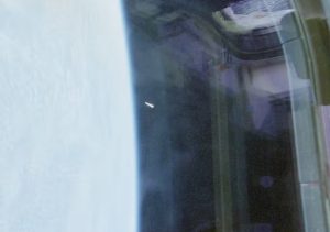 Mistério no espaço: governo dos EUA revela fotos de objeto não identificado feitas por astronautas da NASA