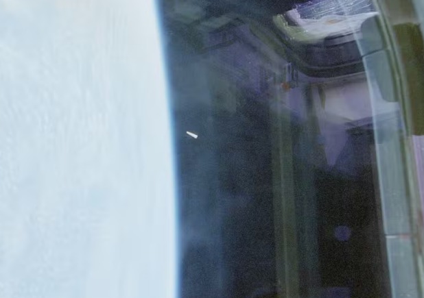 Mistério no espaço: governo dos EUA revela fotos de objeto não identificado feitas por astronautas da NASA