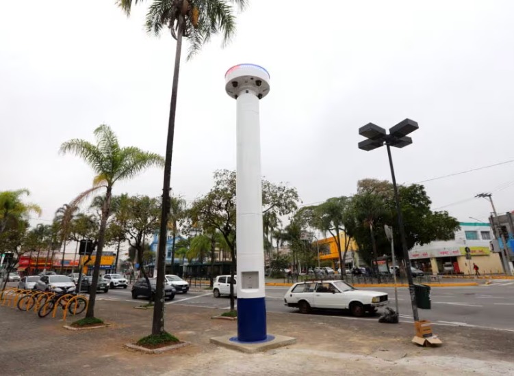 Jacareí reforça combate ao crime com supertotem de 7 metros e mais 70 câmeras inteligentes