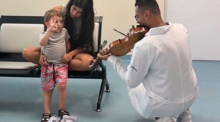 Projeto de musicoterapia leva música clássica aos hospitais do Centro e da Costa Sul de São Sebastião.