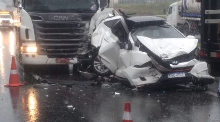 Acidente Via Dutra causa interdição parcial em Taubaté