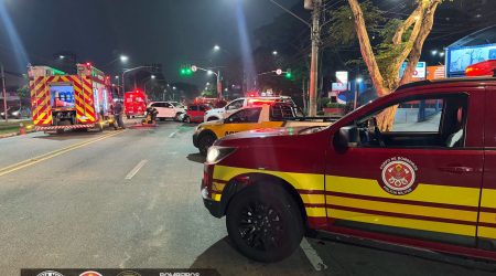 Acidente com três veículos deixa duas pessoas feridas na zona sul de São José