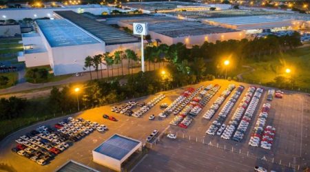 Acidente deixa 4 feridos em montadora; funcionários atrasam entrada