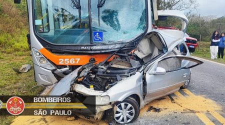 Acidente na SP-50 deixa uma vítima fatal e criança ferida; Bombeiros realizam resgate complexo