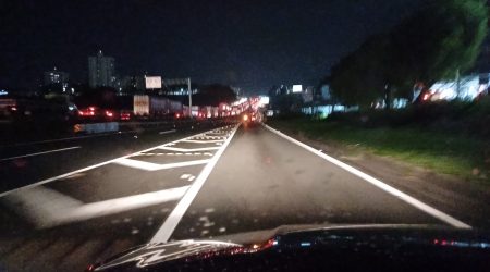 Acidente na Via Dutra trava trânsito em São José dos Campos nesta segunda