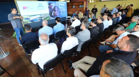Anderson apresenta balanço dos 100 dias de governo à imprensa no Parque da Cidade