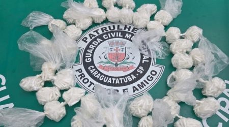 Após perseguição, traficante é preso com mais de 2 mil pinos de cocaína pela GCM de Caraguá